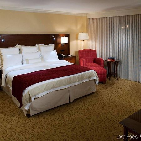 Holiday Inn Chesapeake Room photo